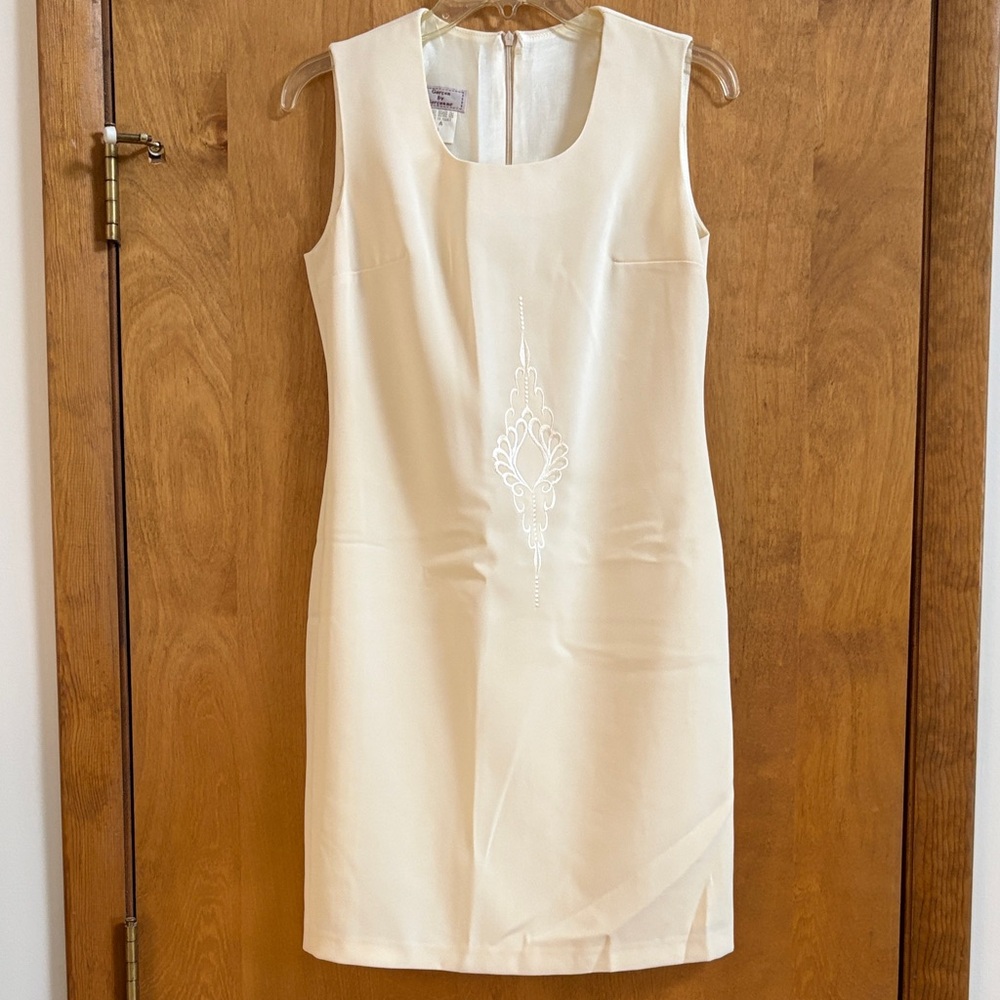GARCONNE women’s Elegant Cream Sleeveless Dress size 4